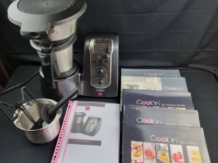 Robot cook'in guy demarle (comme Thermomix) + accessoires + 8 livres (D685)